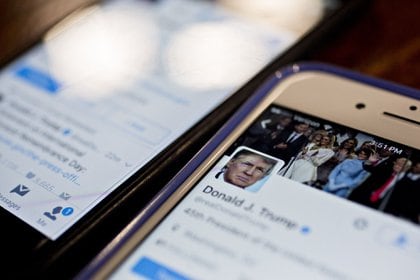 Twitter y Fcaebook, bloquearon las cuentas de Trump
