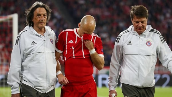 Arjen Robben dejÃ³ el partido cuando iban 5 minutos del primer tiempo (AFP)
