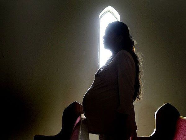 Desde la academia impulsan que el tope para los abortos se extienda a 14 semanas y que se incluyan a las mujeres migrantes de menos de un año de residencia