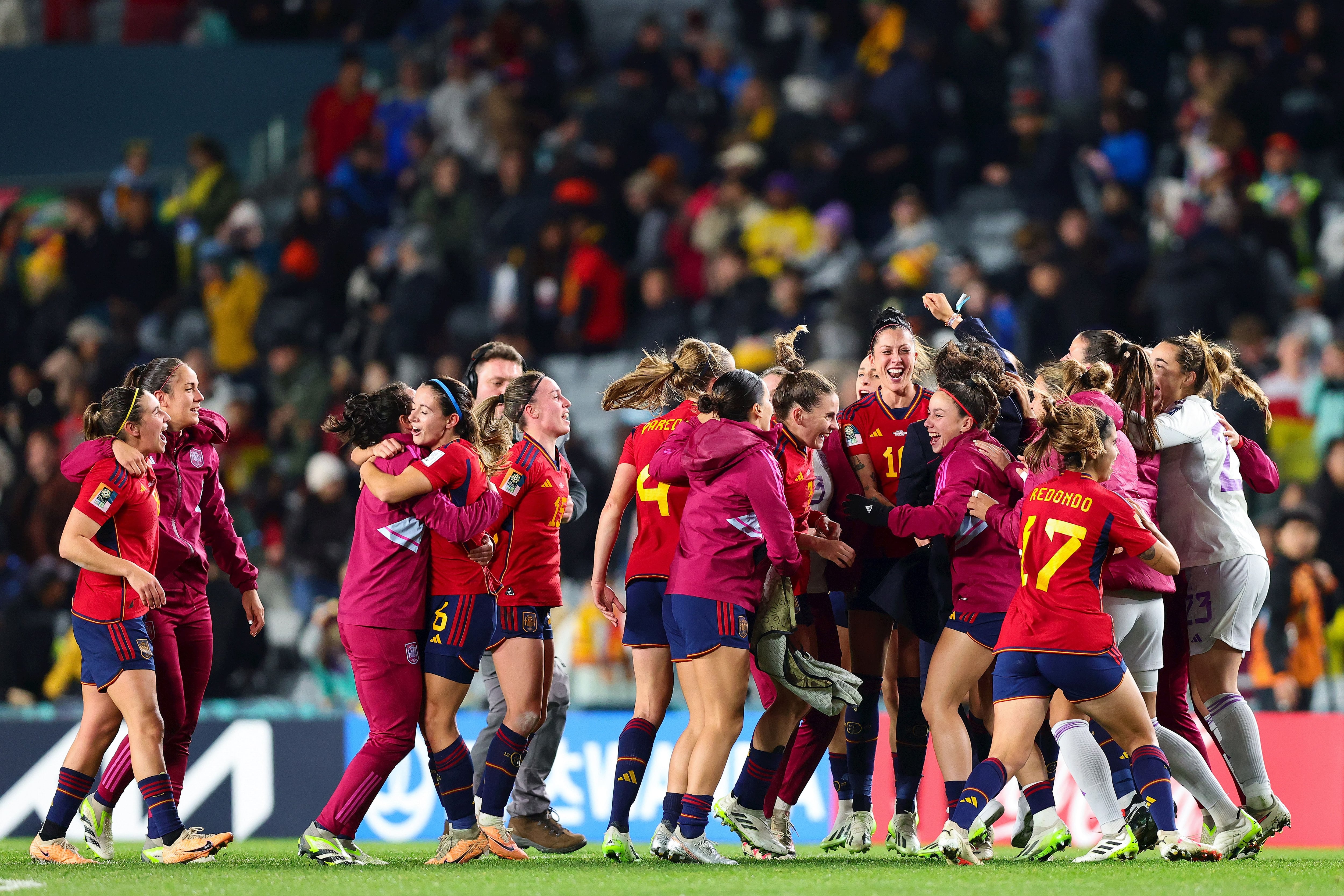 Las jugadoras de la selección española celebran el pase a las semifinales.  