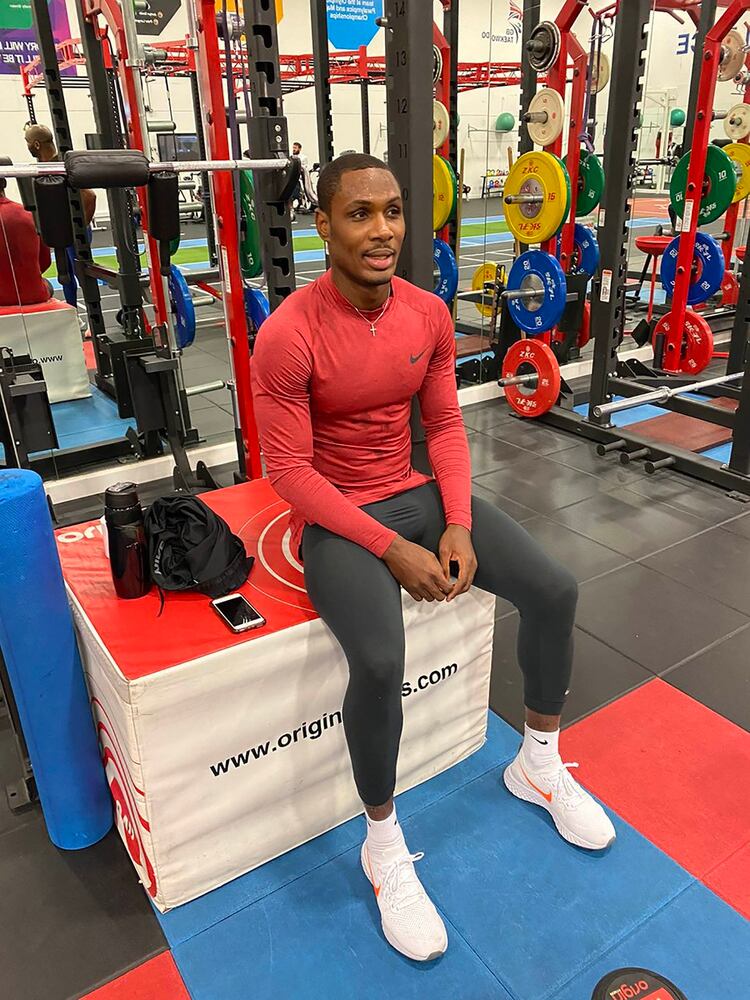 Ighalo se prepara para trabajar junto al resto del plantel del Manchetser United