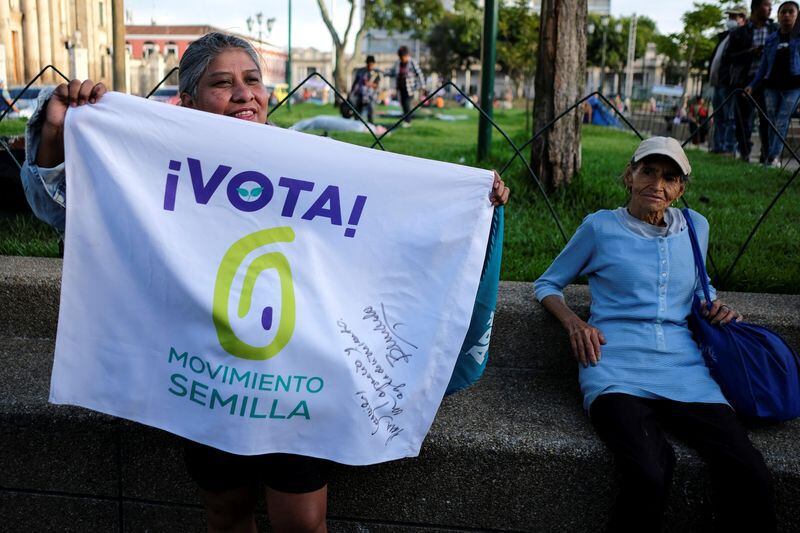 La Justicia de Guatemala suspendió el partido político del candidato Bernardo Arévalo tras su paso formal al balotaje - Infobae