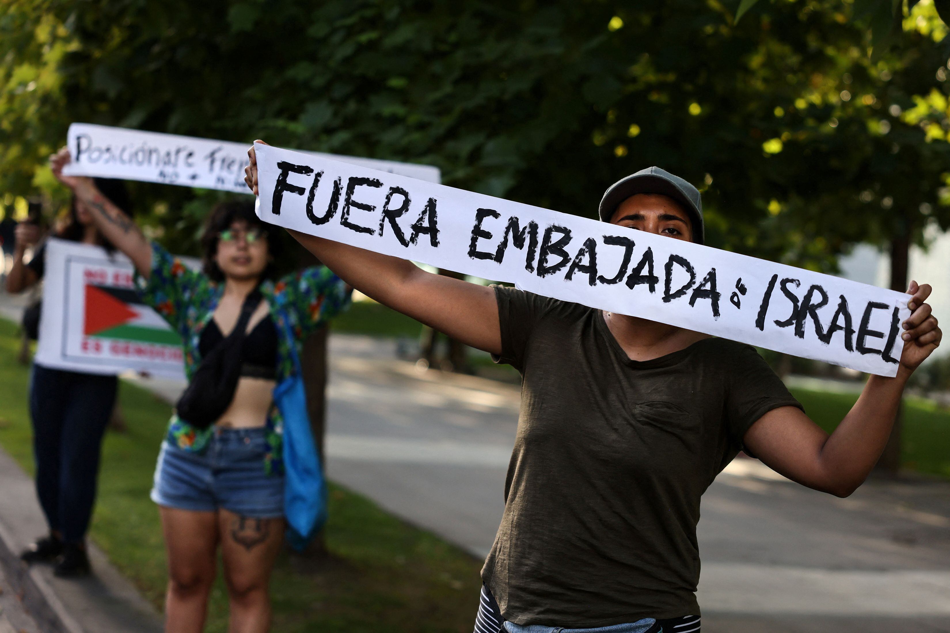Manifestantes piden la expulsión de la embajada de Israel en Santiago de Chile  REUTERS/Ivan Alvarado