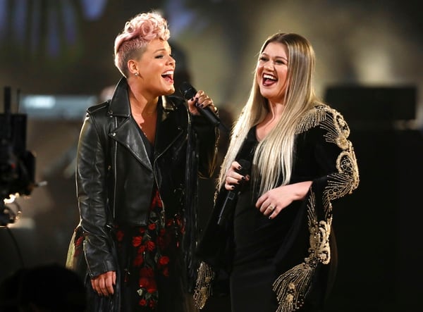 Pink y Kelly Clarkson . (Matt Sayles/Invision/AP)