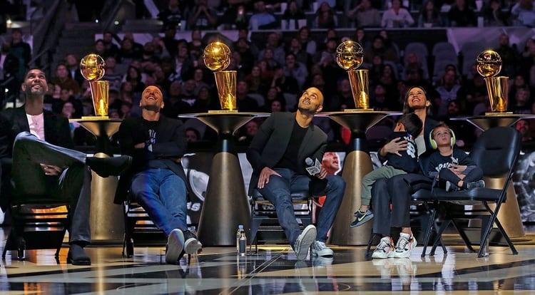 San Antonio Spurs le rindió homenaje a Tony Parker y retiró su camiseta número 9 - (AFP)
