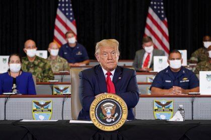 El presidente Donald Trump asiste a una sesión informativa sobre las Operaciones Antinarcóticos del Comando Sur en Doral, Florida, el 10 de julio de 2020 (REUTERS/Kevin Lamarque)