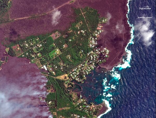 Imagen satelital muestra el avance de la lava (Satellite Image ©2018 DigitalGlobe via AP)
