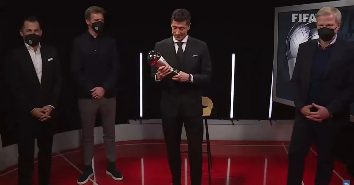 The Best Award: Robert Lewandowski gewann den Preis für den besten Spieler an Lionel Messi