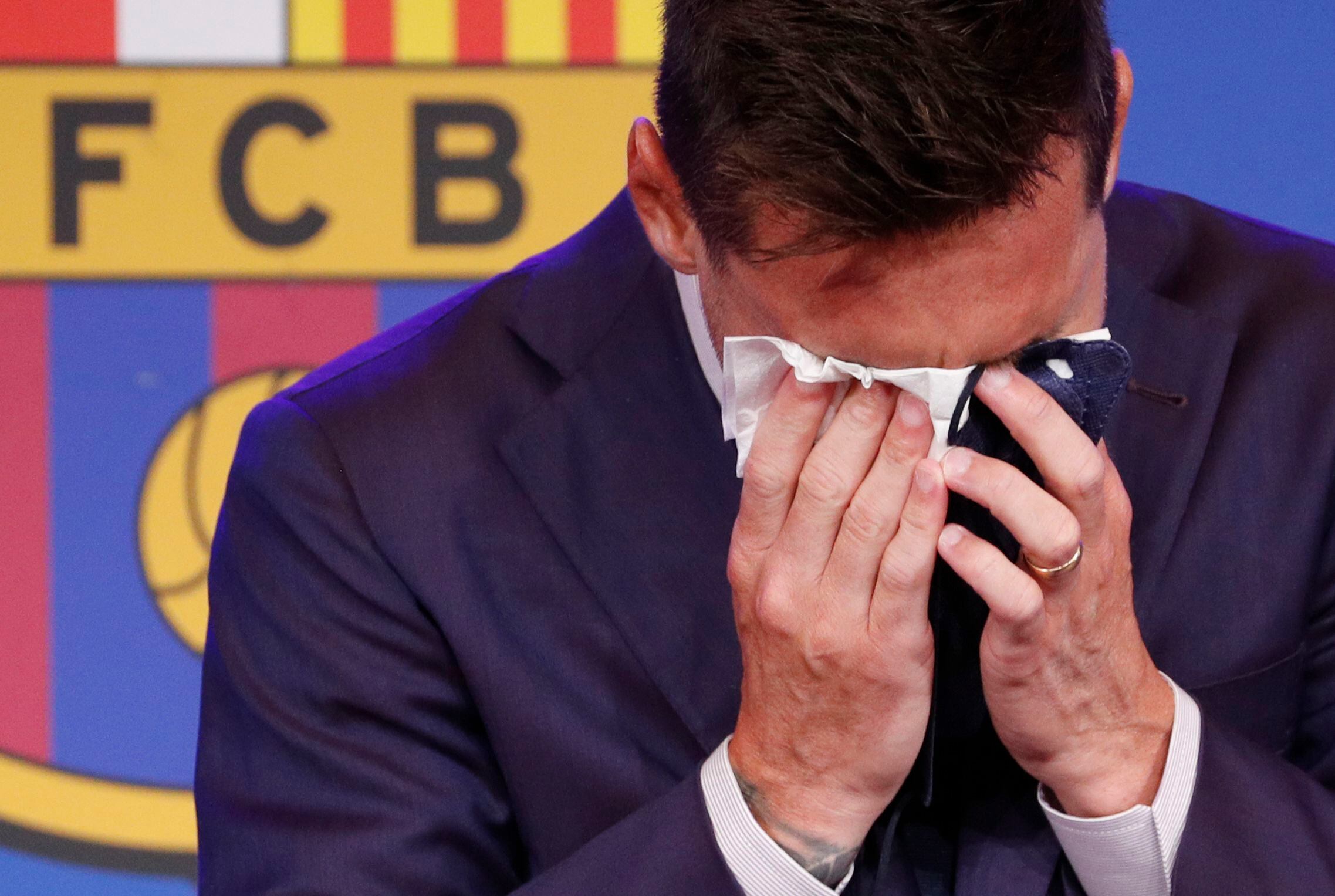 El futbolista se mostró emocionado hasta las lágrimas (REUTERS/Albert Gea)