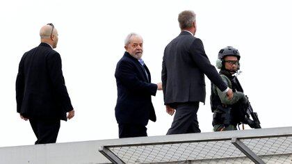 Lula da Silva salió temporalmente de la prisión el 2 de marzo de 2019 para asistir al funeral de su nieto Arthur Araújo (REUTERS/Rodolfo Buhrer)