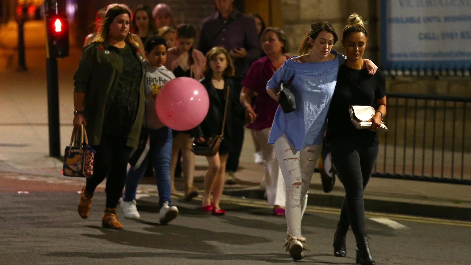 “Toda la nación está consternada por las muertes y heridas de tanta gente, adultos y niños”, dijo la soberana británica (Getty Images)