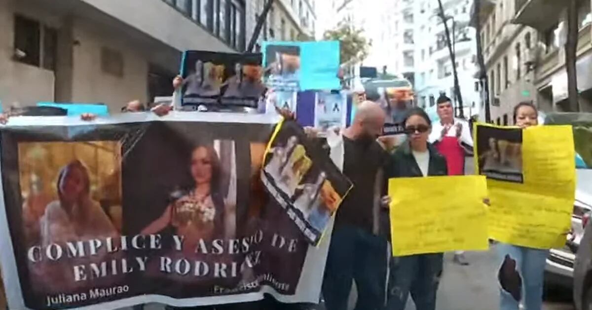 Allegados a la modelo muerta reclamaron frente a la casa de Sáenz Valiente antes de una nueva inspección judicial
