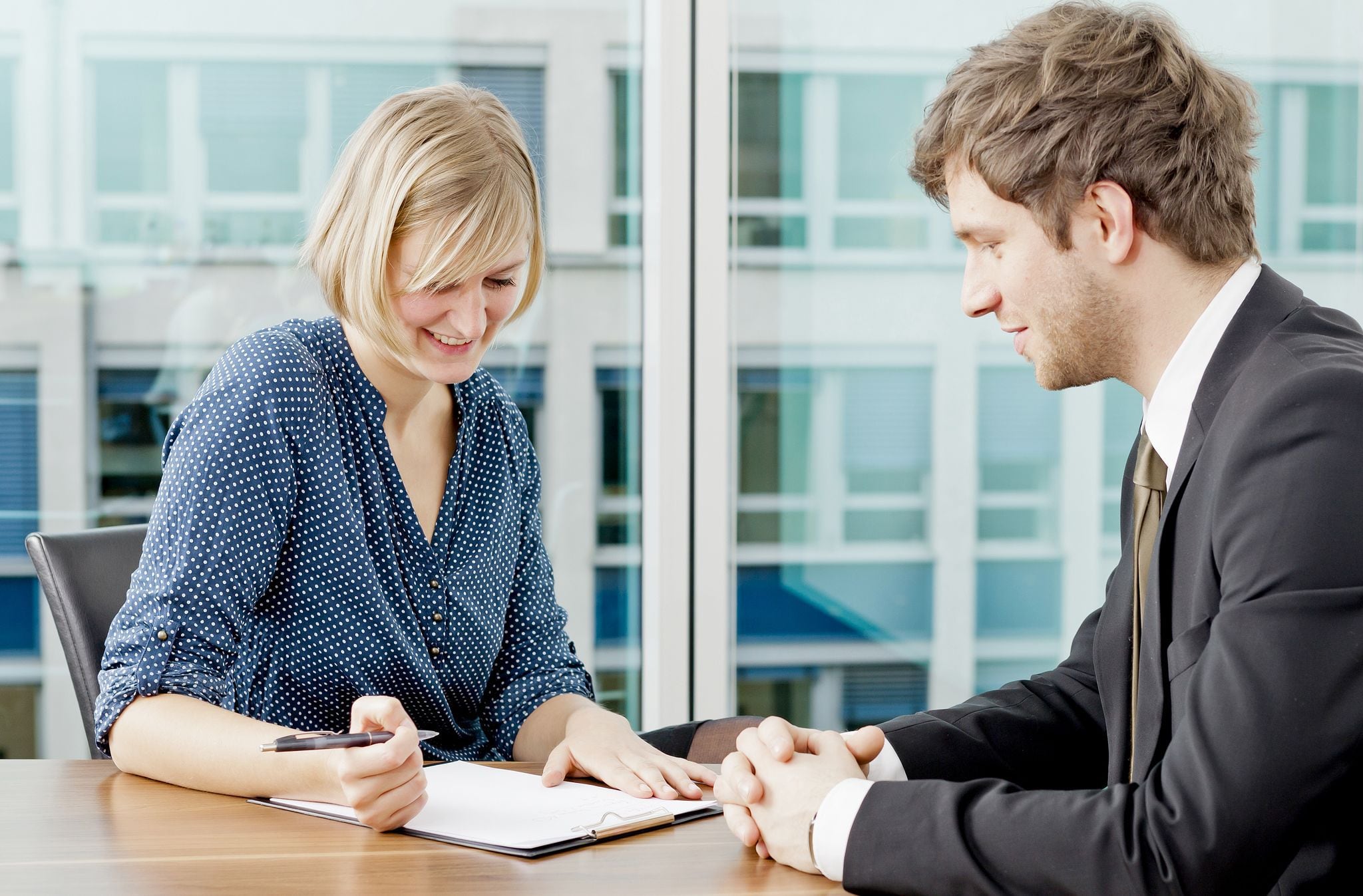 Capacidades como trabajo en equipo, liderazgo, comunicación efectiva, resolución de problemas, adaptabilidad y ética de trabajo son clave. (Monique Wüstenhagen/dpa)