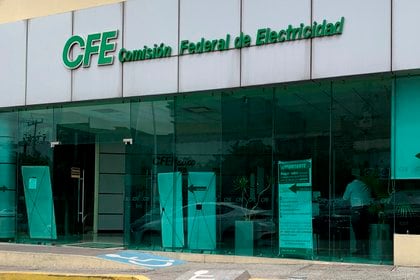 Vista exterior de una sucursal de la Comisión Federal de Electricidad (CFE) en Ciudad de México (México). EFE/ José Pazos/Arhcivo
