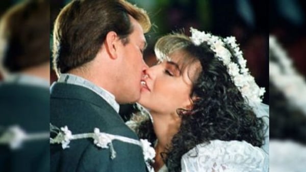Arturo Peniche y Thalia en una escena “picante” de María Mercedes