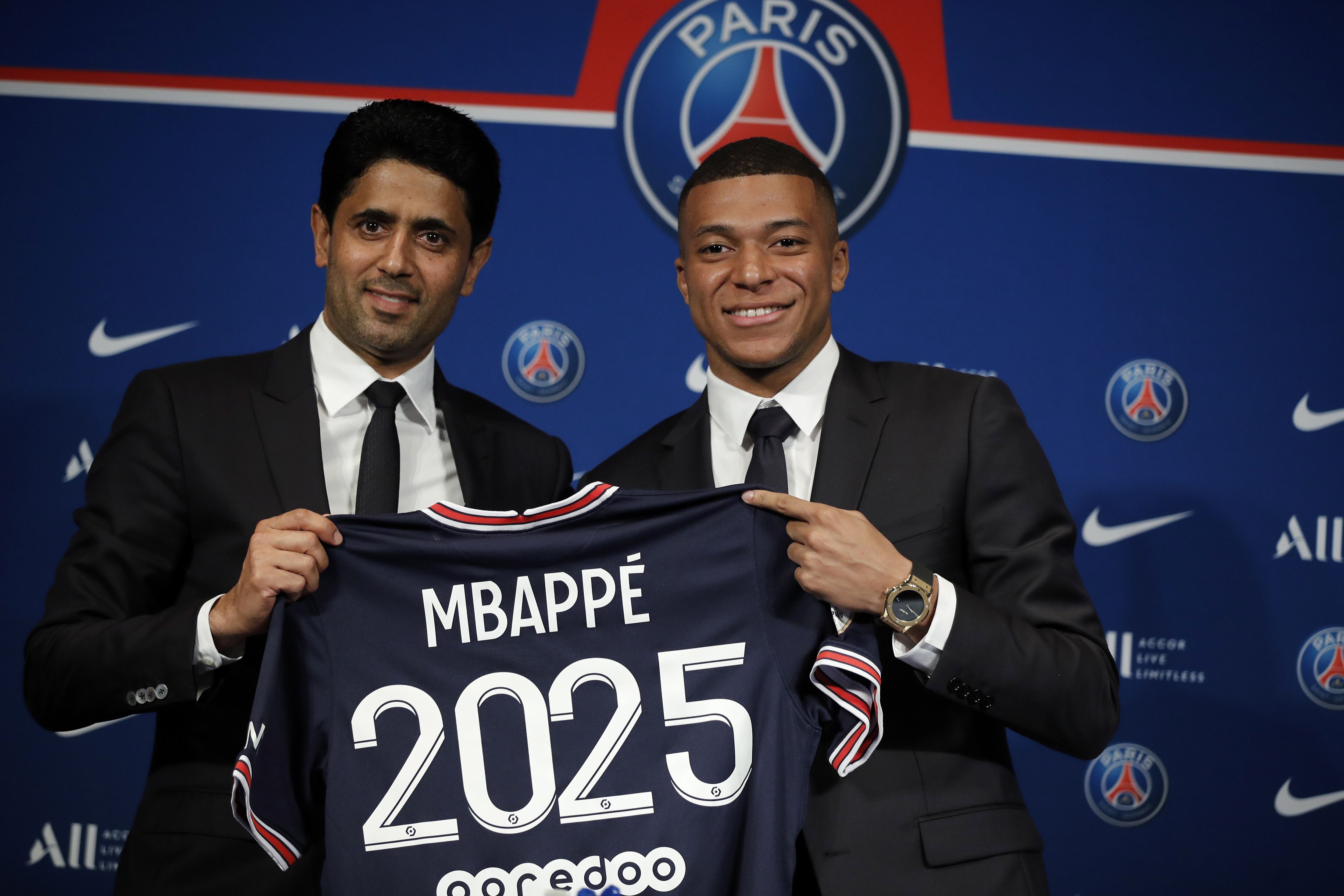 Mbappé todavía no ejecutó la opción de renovación por un año con PSG hasta 2025 y está en duda que continúe la próxima temporada (EFE/EPA/Christophe Petit Tesson) 