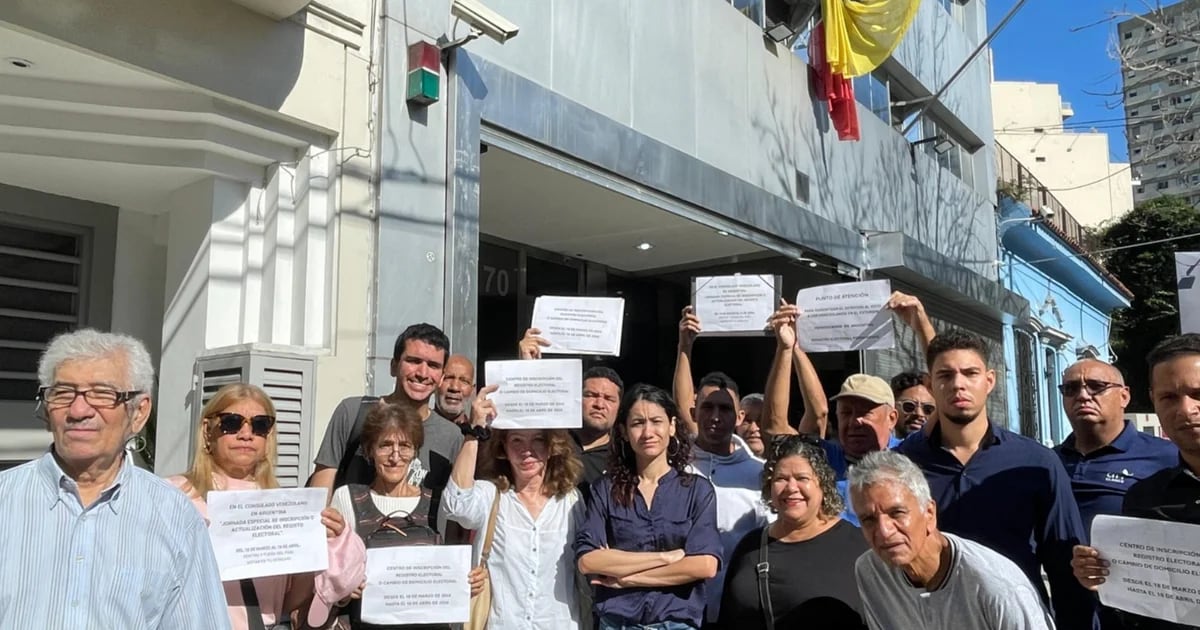 Venezuelans in Argentina demanded the ability to vote in the presidential elections: “We want to register, it is our right!”