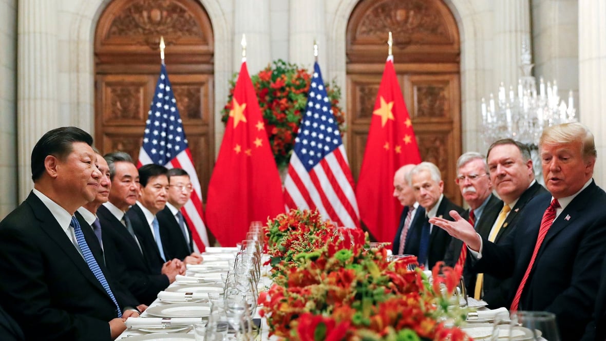 Mike Pompeo, sentado a la derecha de Trump, durante la cena con la delegación china en Buenos Aires (Reuters)