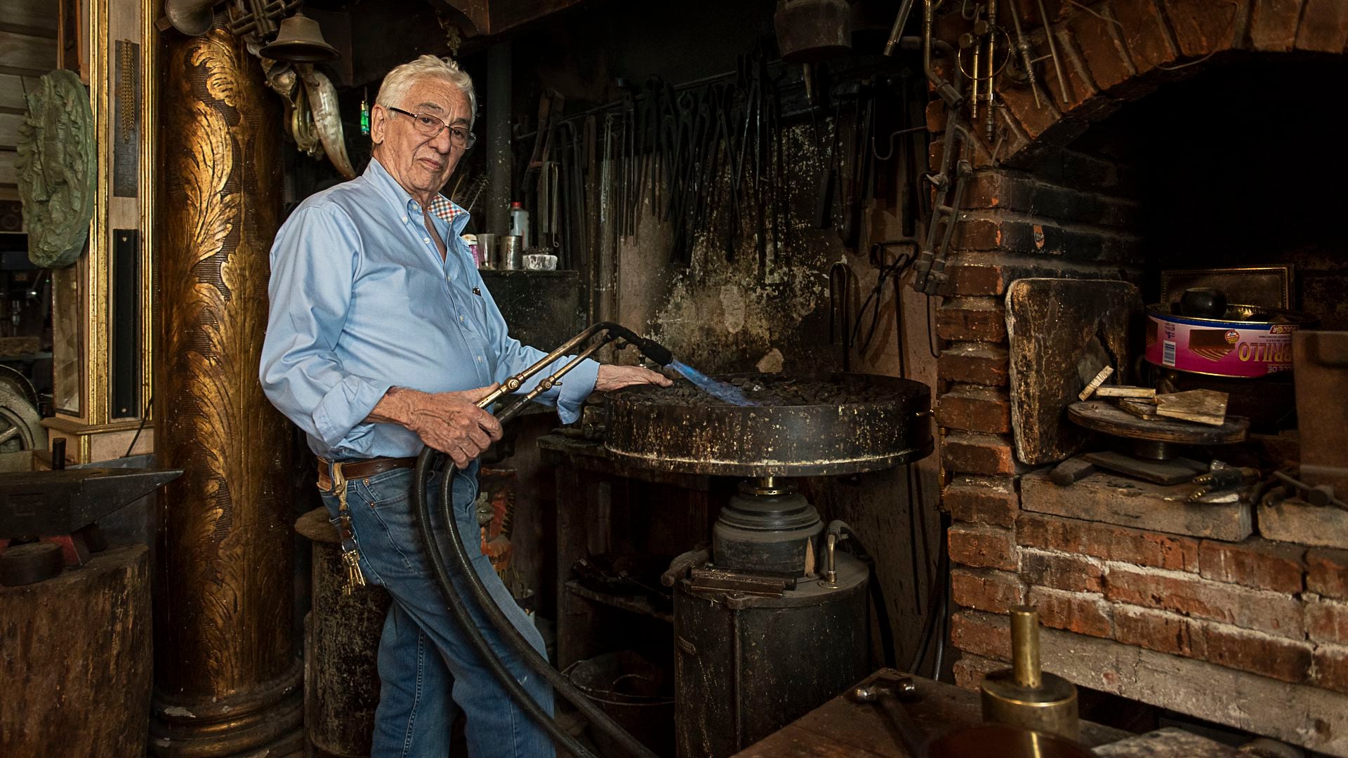 Empezó a trabajar como un juego y se convirtió en el mejor en lo suyo: Juan  Carlos Pallarols, el orfebre que brilla en el mundo - Infobae