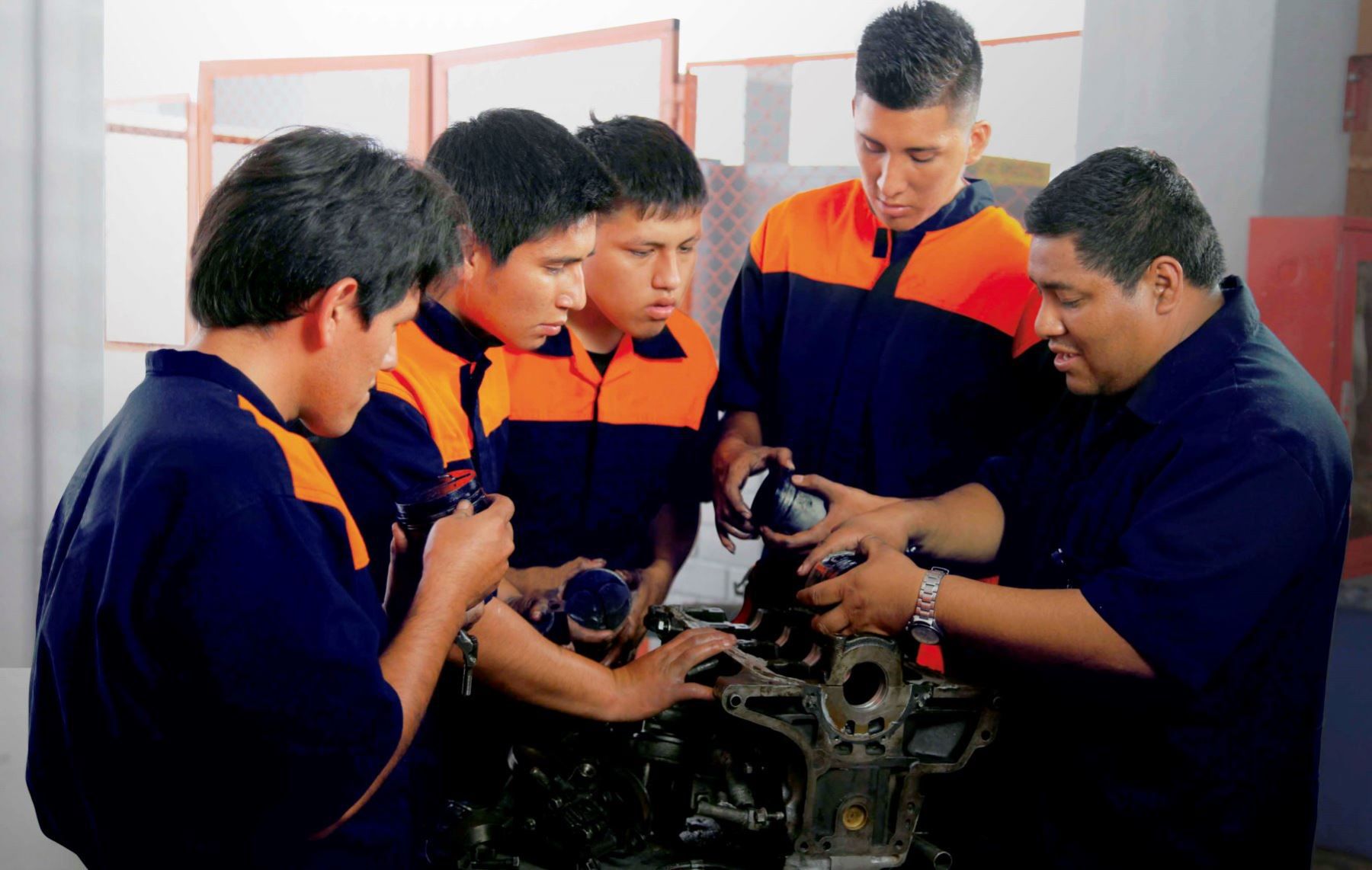 La tercera convocatoria de "Mi Oportunidad Técnica" está en marcha, con inscripciones abiertas para estudiantes interesados en mejorar sus habilidades técnicas y encontrar empleo digno en el mercado laboral actual. (Andina)