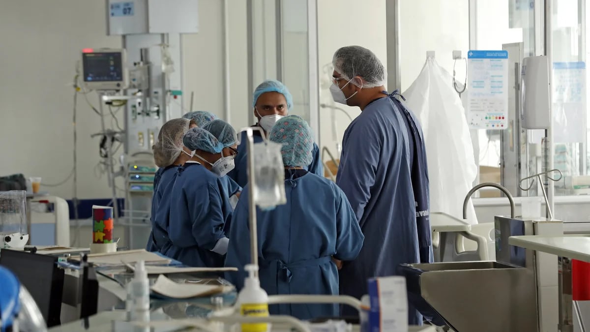 Nuevas tarifas de salud llevarían a la quiebra a los hospitales y espantarían a los médicos: “Nadie va a regalar su trabajo”