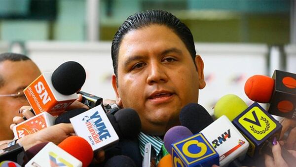 Luis Emilio Rondón es el único de los cinco miembros del CNE no afín al chavismo