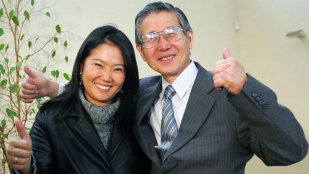 Keiko Fujimori junto a su padre, Alberto