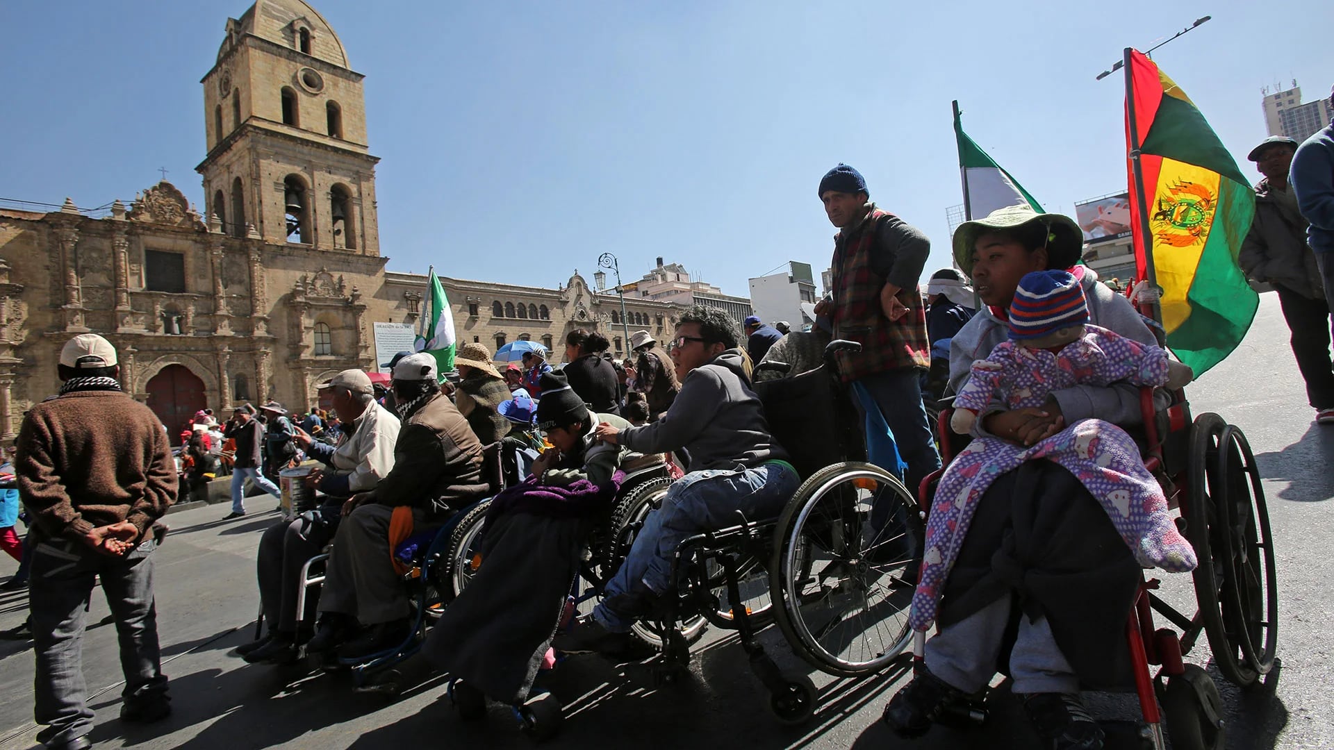 También protestaron los discapacitados, que reclaman un aumento de su pensión (EFE)