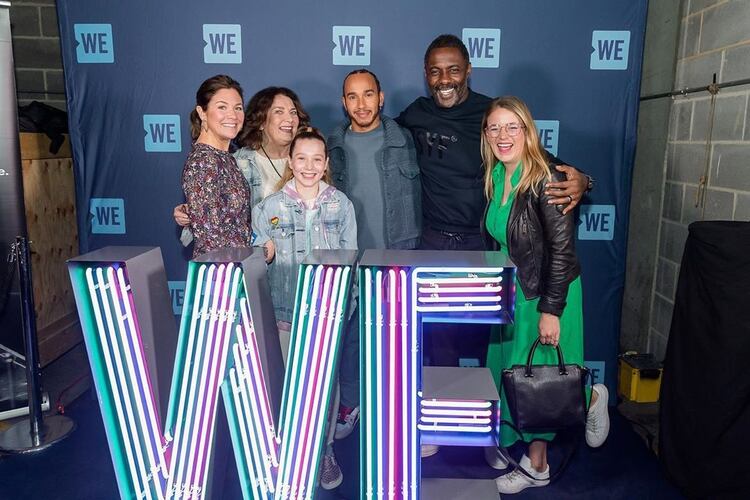 Sophie Grégoire Trudeau con Idris Elba en el evento en Londres
