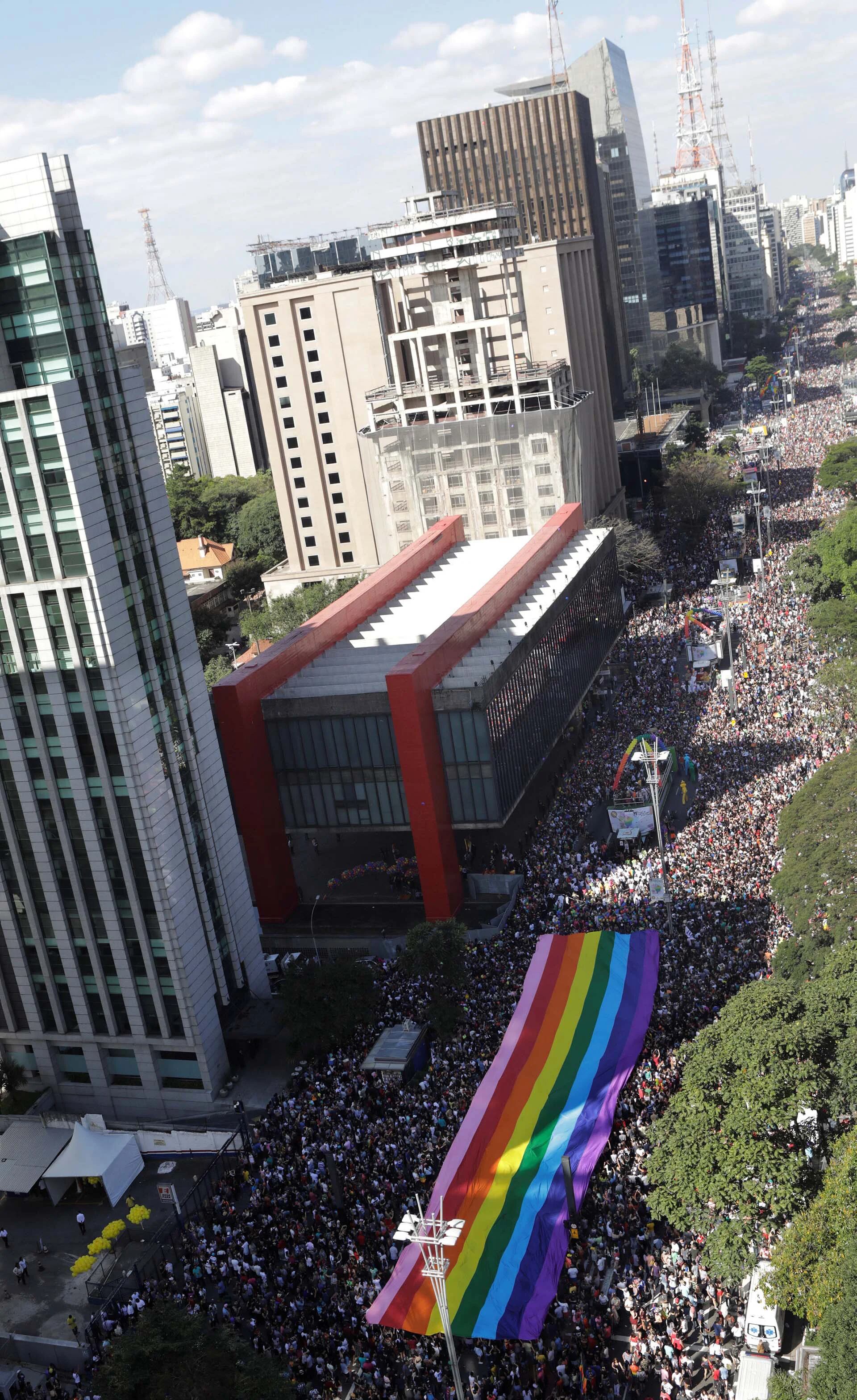 Miles de personas participaron de la marcha del Orgullo Gay en San Pablo, Brasil (REUTERS)