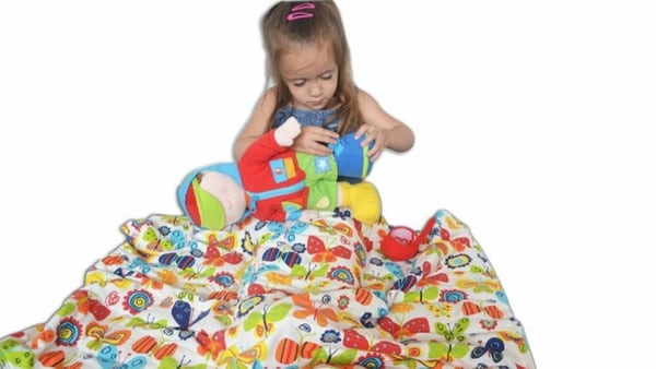 Uno de los productos de Zona de Sentidos es una manta de peso que ayuda a los chicos a relajarse tanto para dormir como para las actividades en las que necesitan quedarse quietos
