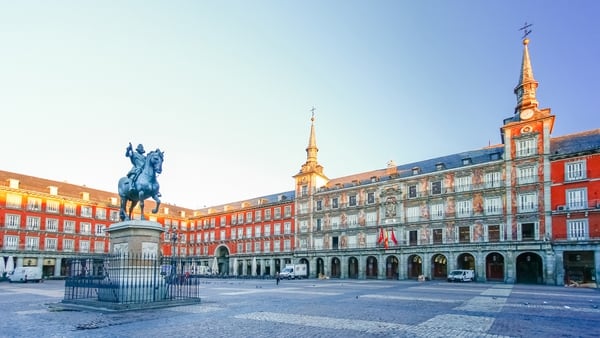 Plaza Mayor, una visita obligada en la estadía en Madrid (Getty Images)
