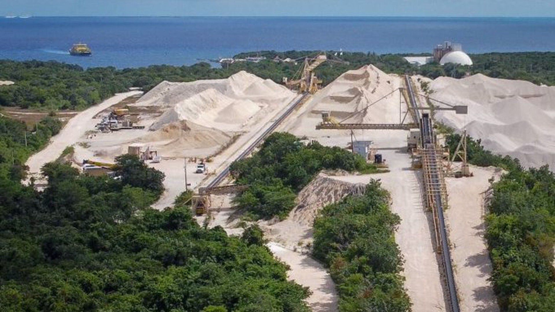 Qué tan grande es Calica, la mina de piedra caliza que AMLO declaró área natural protegida en Quintana Roo - Infobae