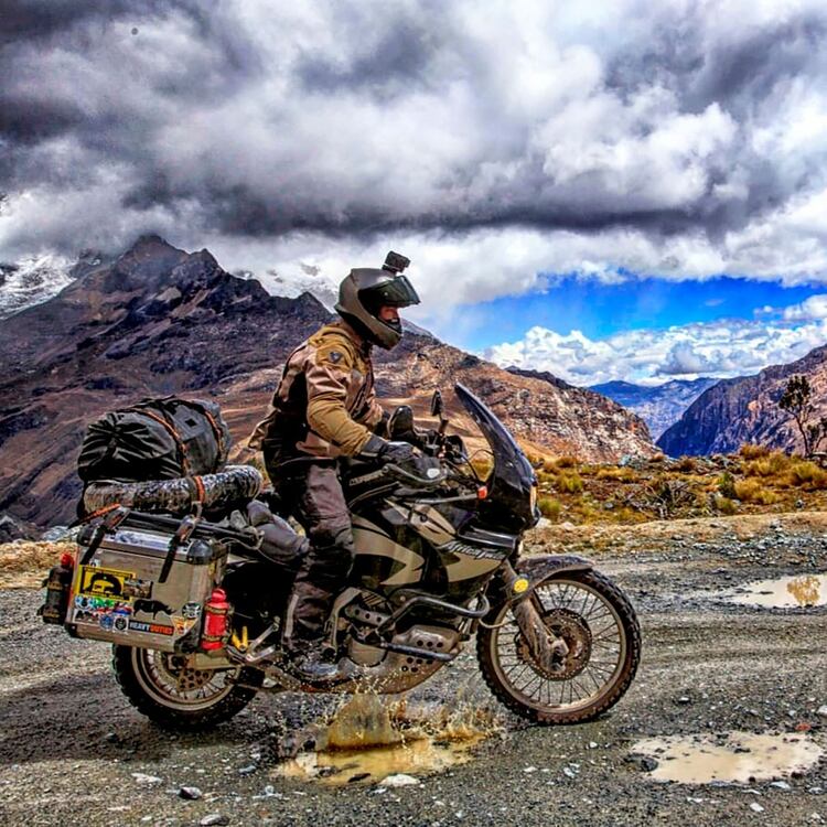 Víctor Segura se encuentra recorriendo América en moto. Inició la travesía en Ushuaia y su objetivo es llegar a Alaska (@american_mototrip)