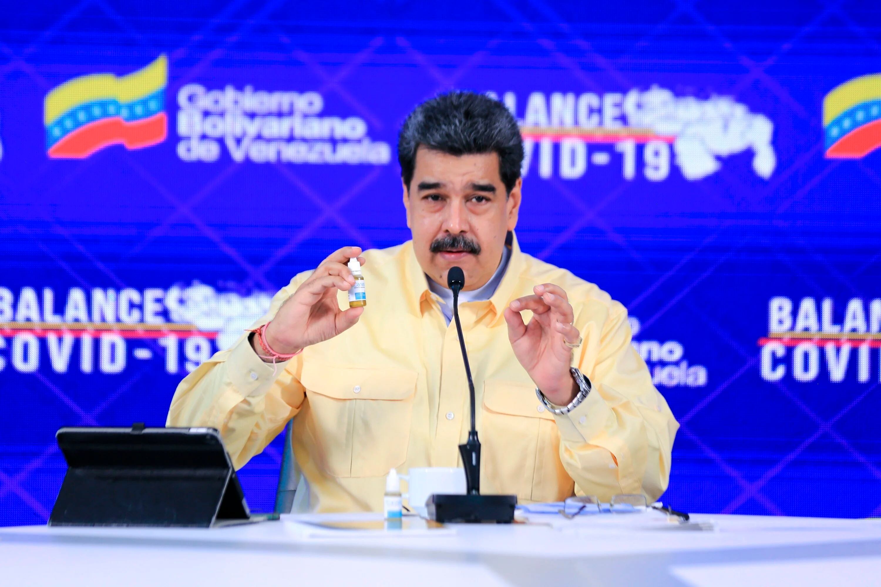 Según Maduro, el medicamento "neutraliza el COVID-19 en un 100 % al usarlas cada cuatro horas" (Efe) 
