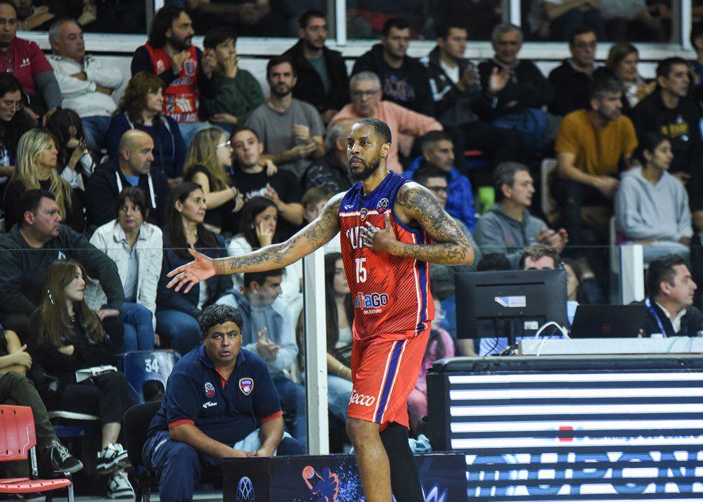 Brandon Robinson fue la figura de la final y se quedó con el premio MVP (FIBA Basketball)
