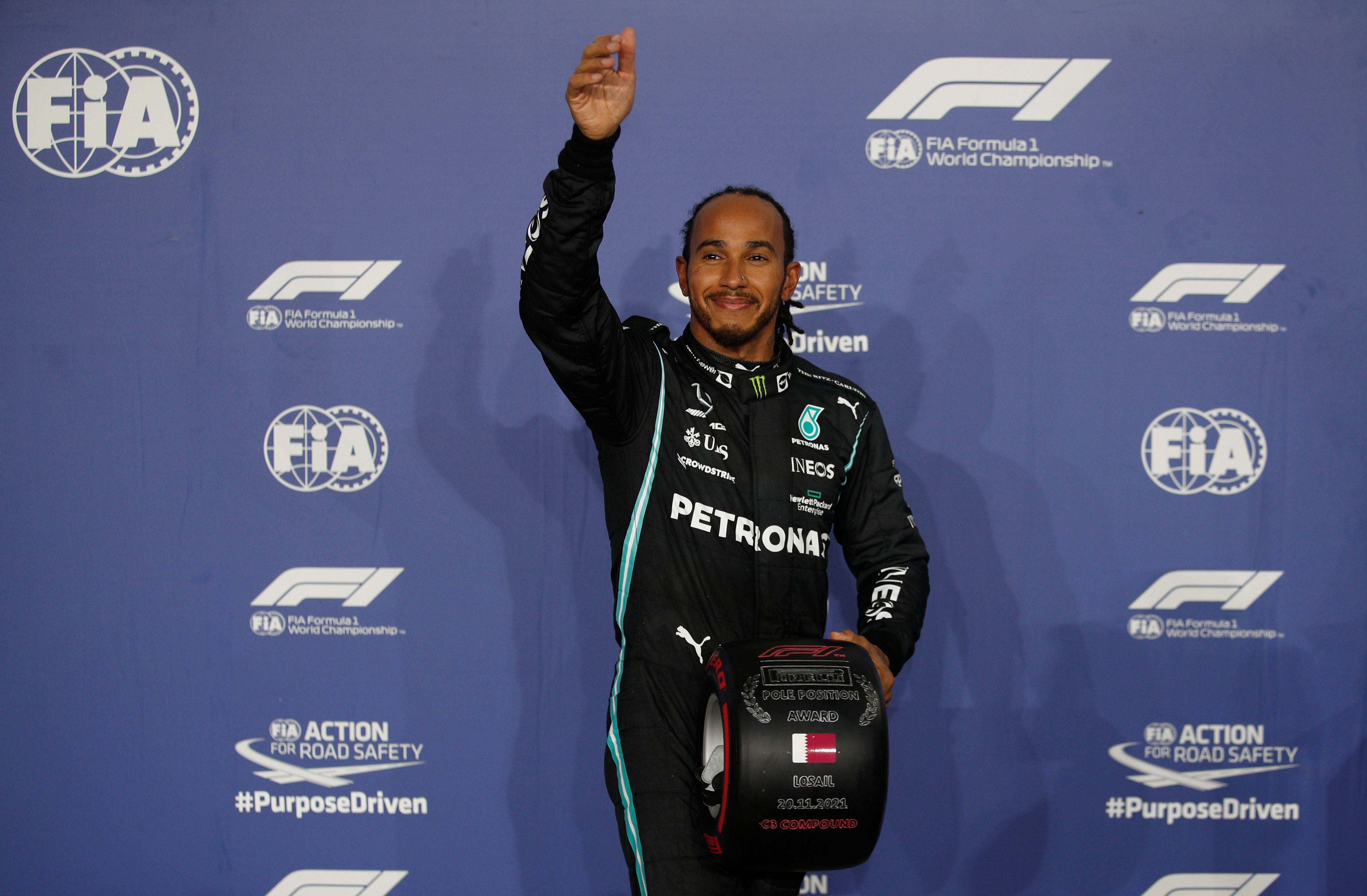 Lewis Hamilton consiguió la pole position en el GP de Catar, seguido de Max Verstappen y Valtteri Bottas (Foto: REUTERS/Hamad I Mohammed)