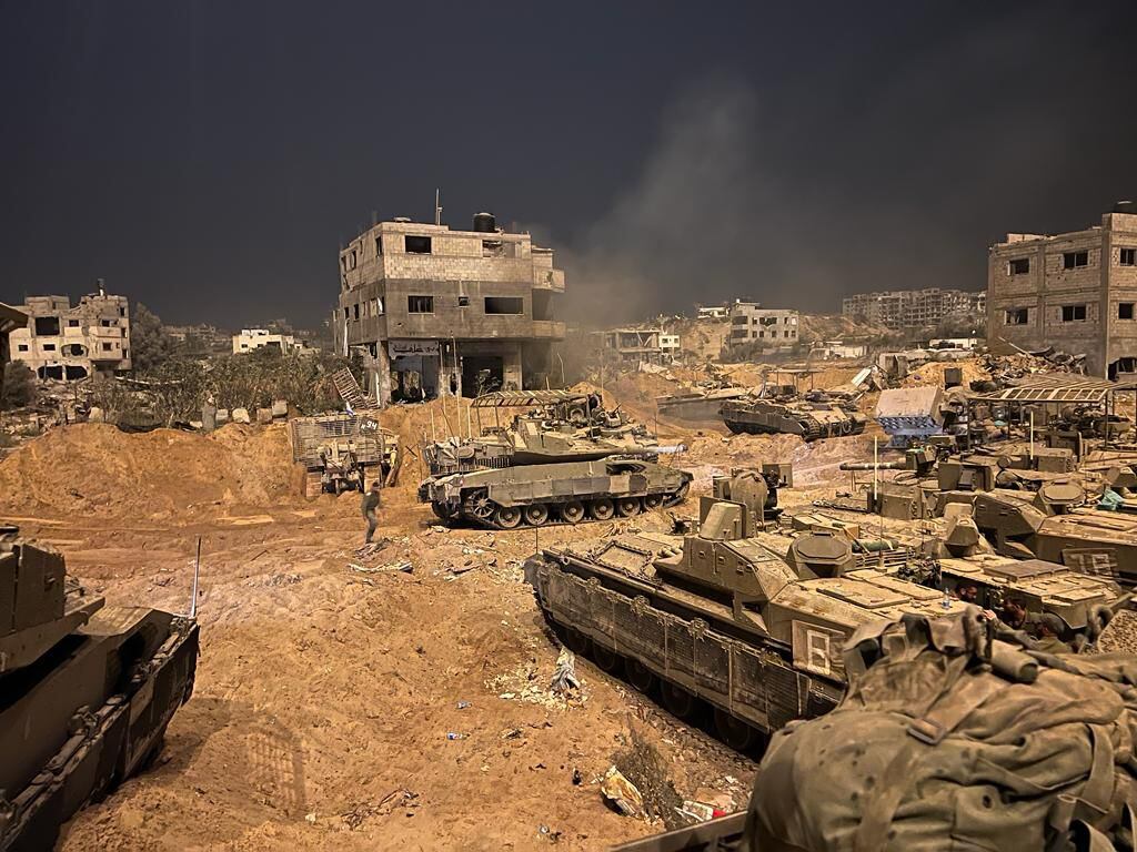 Tropas y tanques de las IDF durante la operación en la Franja de Gaza (Europa Press/Contacto/IDF)
