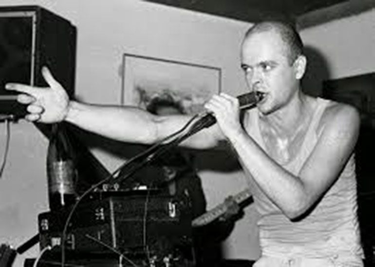 Luca Prodan, de Sumo, era uno de los asiduos visitantes de la radio e iba a grabar discos enteros, como lo hacían varios músicos de la época