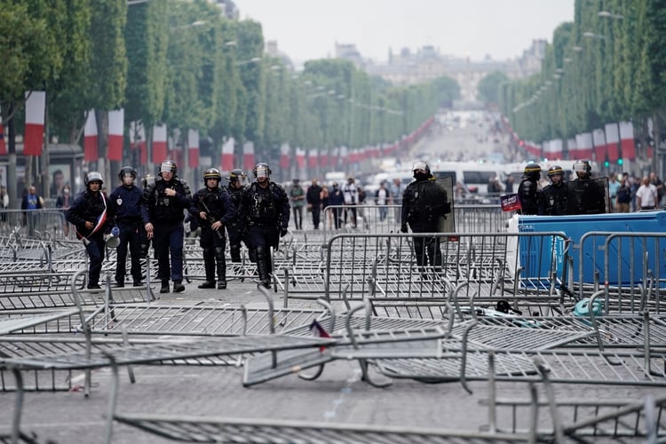 Miembros de la Gendarmería se enfrentaron con los manifestantes (AFP)