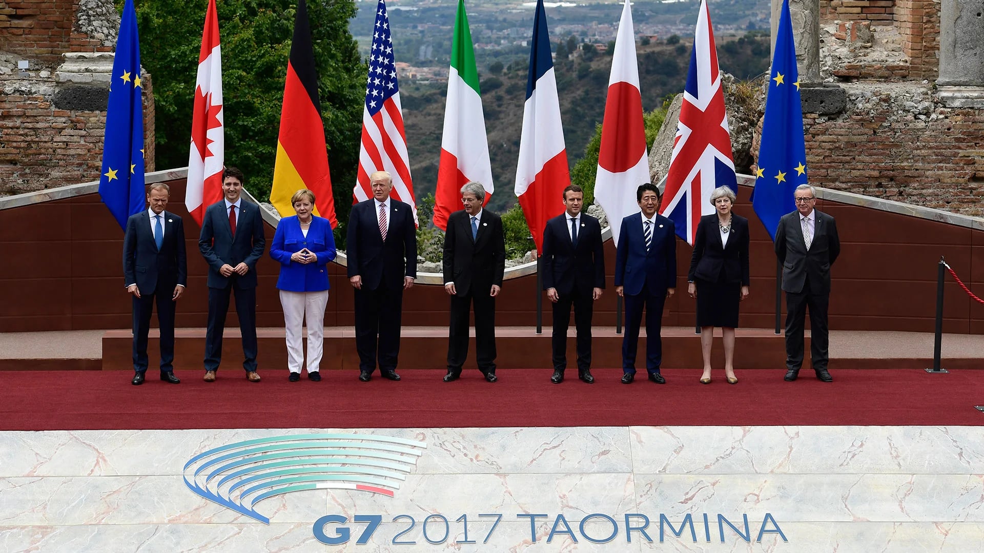Los líderes del G7 durante la tradicional foto protocolaria. (AFP)