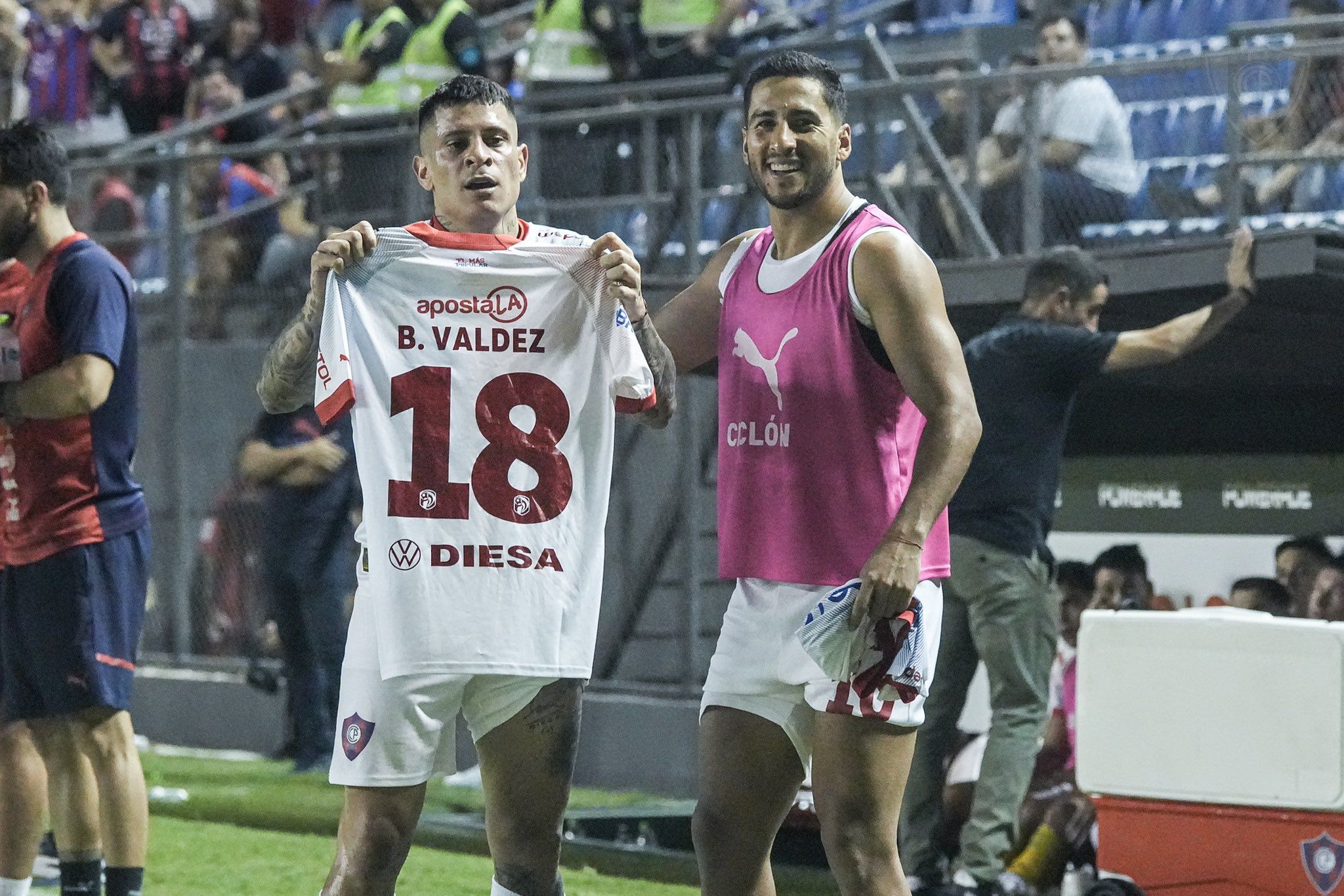 La celebración de los jugadores de Cerro Porteño ante Sportivo Trinidense con dedicatoria a su compañero Bruno Valdez, quien sufrió una lesión y será baja ante Alianza Lima.