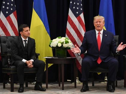 Donald Trump junto a Volodimir Zelensky durante una reunión en Nueva York al margen de la Asamblea de las Naciones Unidas, el 25 de septiembre pasado (Photo by SAUL LOEB / AFP)