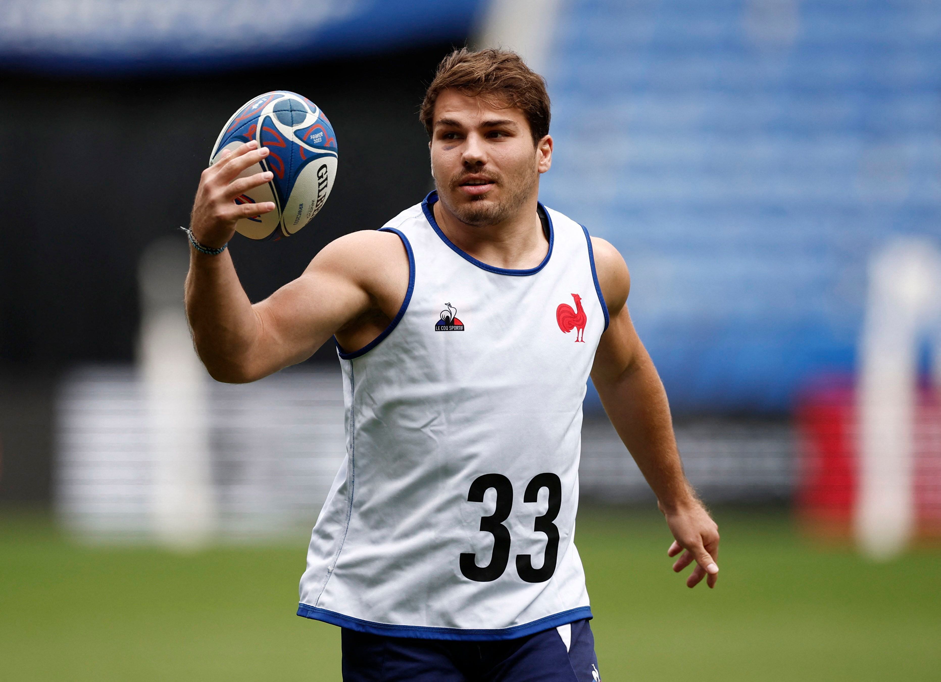 Antoine Dupont durante el entrenamiento de Francia en el Mundial de rugby (REUTERS/Benoit Tessier)