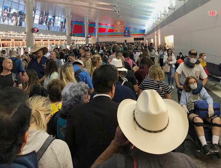 Aeropuerto Internacional de Dallas Fort Worth, en Grapevine, Texas, el sábado 14 de marzo de 2020 (Austin Boschen vía AP)