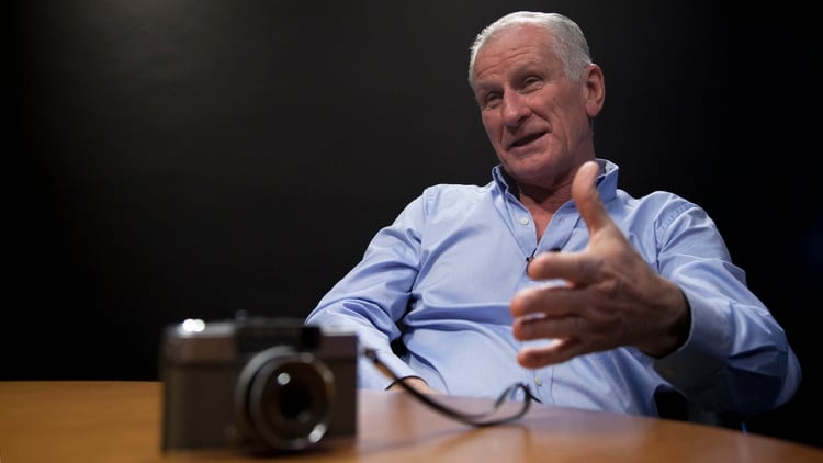Roy, quien tiene el orgullo de haber sido el único uruguayo portador de una antorcha olímpica en la previa de Río 2016, pidió prestada su cámara de fotos al Museo Andes 1972 de Montevideo. Las otras tres fotos que sacó de la tragedia las tiene en la intimidad de su casa (Santiago Saferstein)