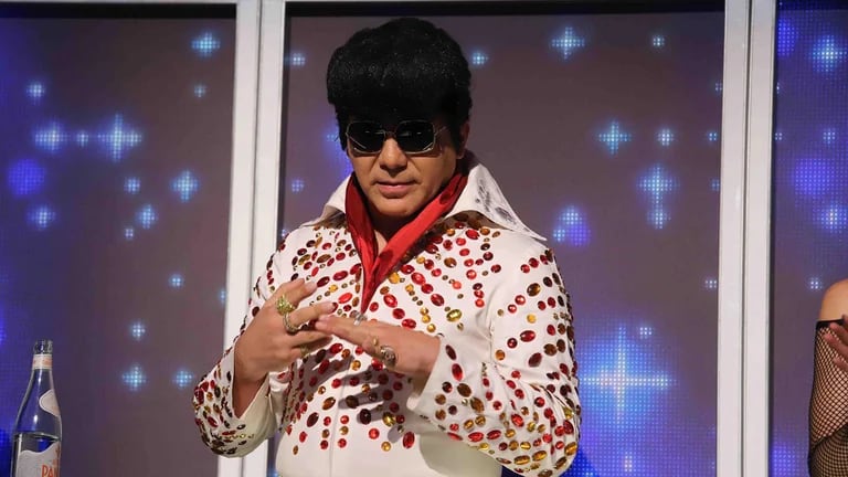 Cristian Castro como Elvis Presley. 