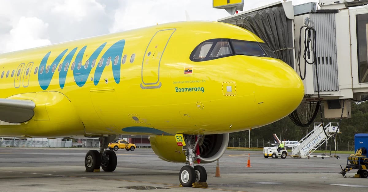 A low-cost Colombian airline has suspended all flights and there are Argentines affected