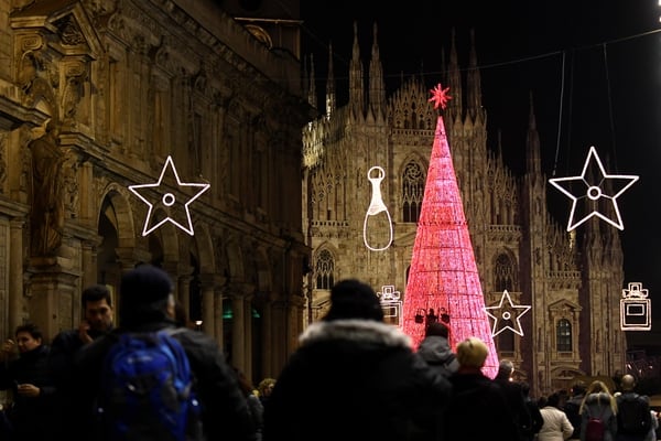 Milán, iluminada por el espíritu navideño