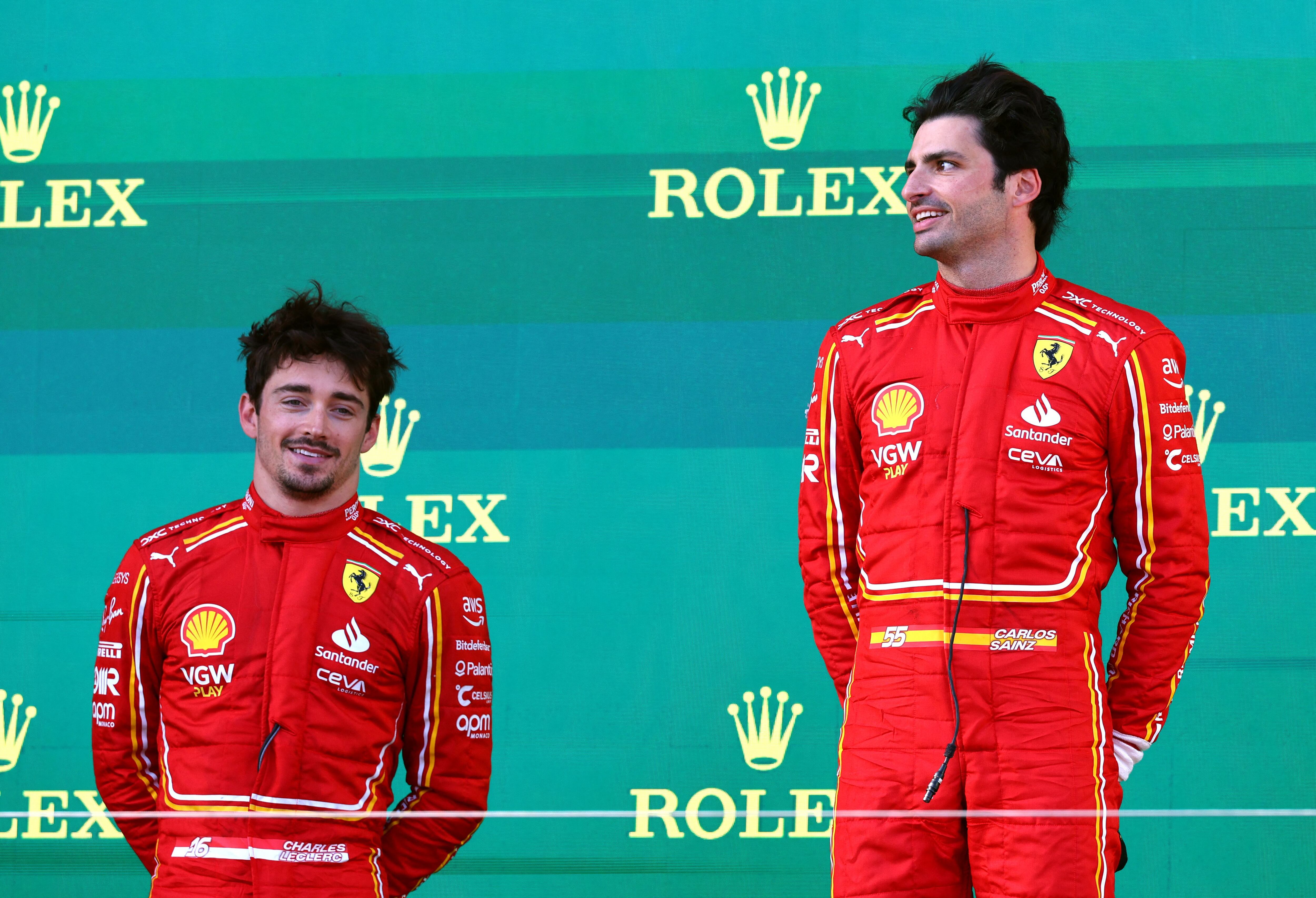Los pilotos de Ferrari Carlos Sainz Jr. y Charles Leclerc (REUTERS/Mark Peterson)